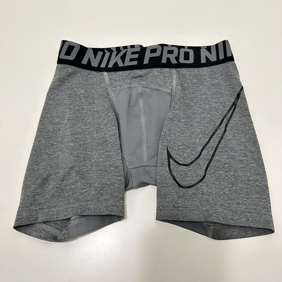 Nike Boy Youth Pro Compression Shorts Medium Gray Stretch‎ Base Layer Sports - Picture 1 of 8